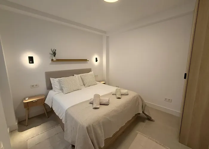 Boutique 2 Bedroom In Old Town Centre, Rooftop Terrace, 2 Min Walk To * Estepona