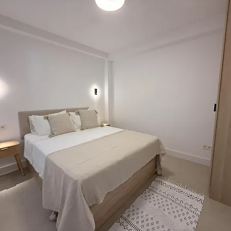 Boutique 2 Bedroom In Old Town Centre, Rooftop Terrace, 2 Min Walk To * Εστεπόνα