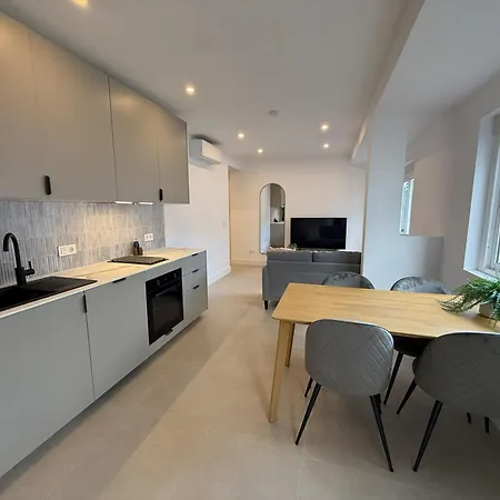 Boutique 2 Bedroom In Old Town Centre, Rooftop Terrace, 2 Min Walk To Estepona