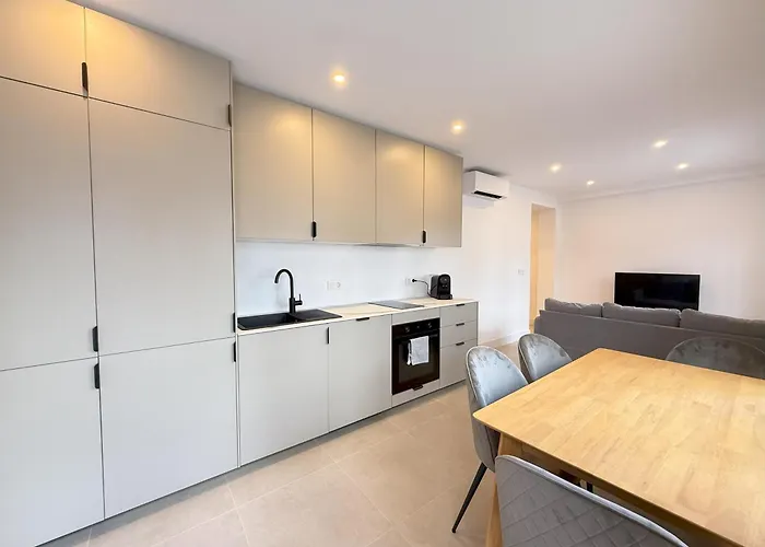 Boutique 2 Bedroom In Old Town Centre, Rooftop Terrace, 2 Min Walk To * Estepona