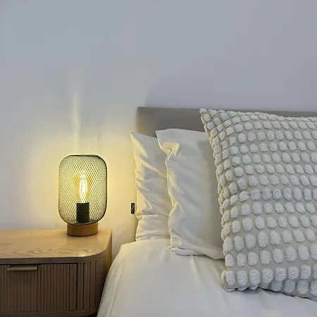 Boutique 2 Bedroom In Old Town Centre, Rooftop Terrace, 2 Min Walk To דירה אסטפונה
